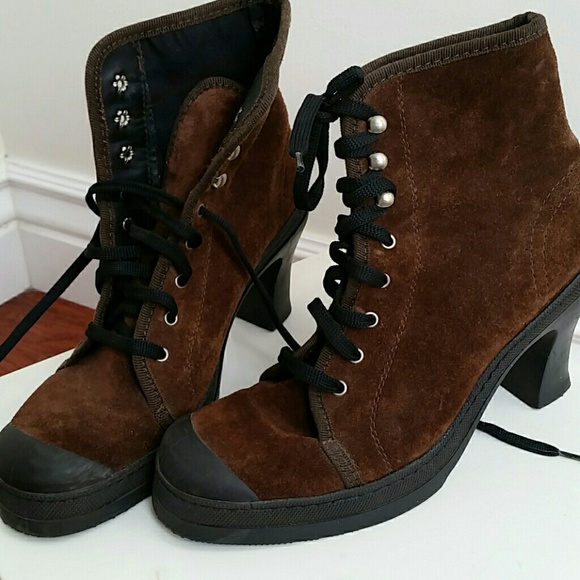 Vintage Basics lace up brown suede boots sneaker. - Picture 7 of 7